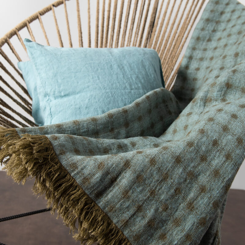 WILO bluish linen blanket in checks