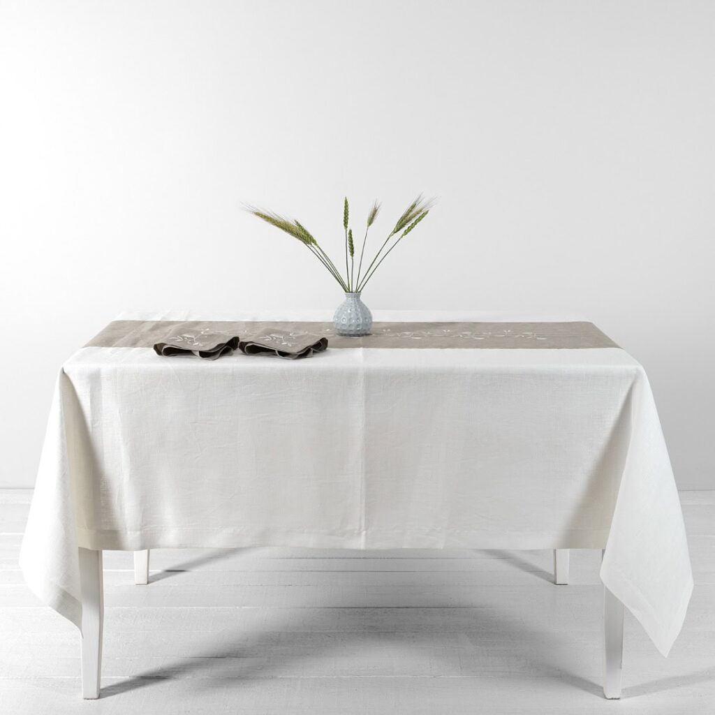 Off-white tablecloth with natural linen middle