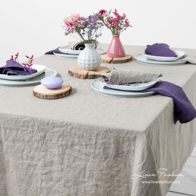 Gamma tablecloth in grey brownish.