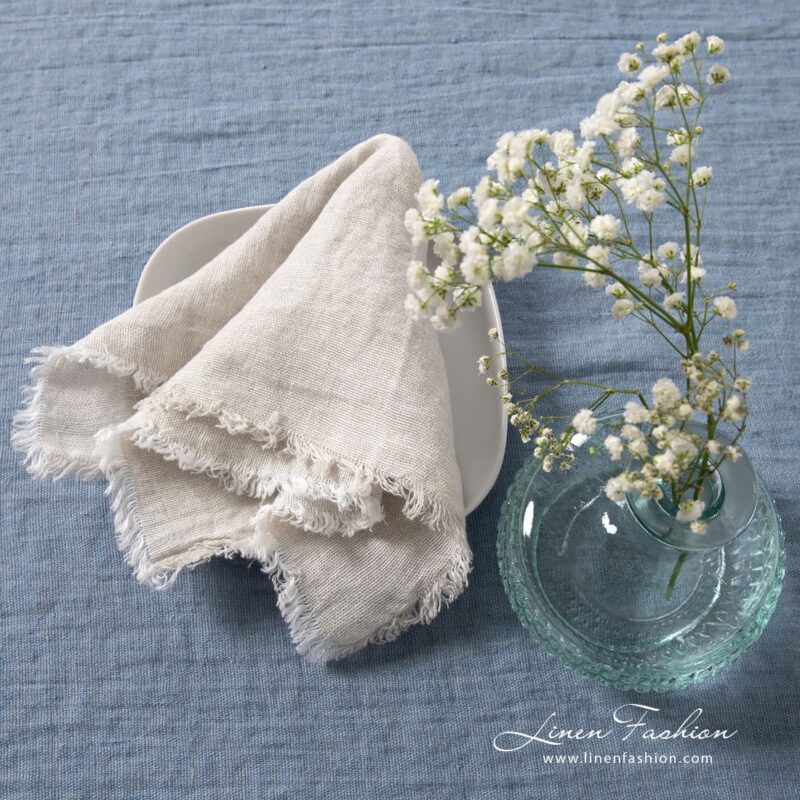 MANTIS light grey melange linen napkin with matching tablecloth