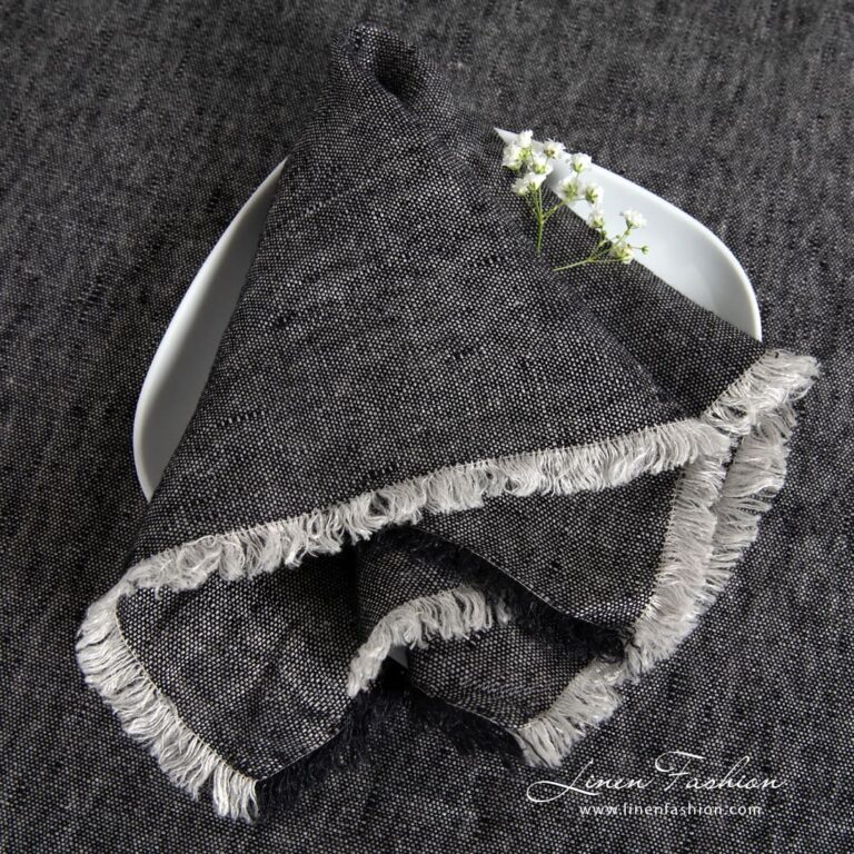 MANTIS black linen napkin