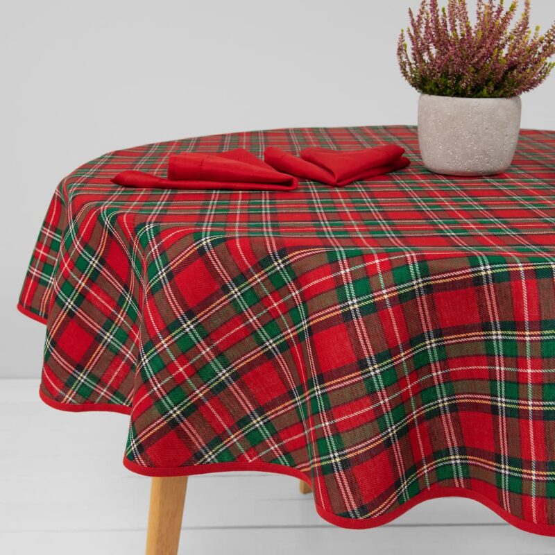 Round/oval checked red and green tablecloth table