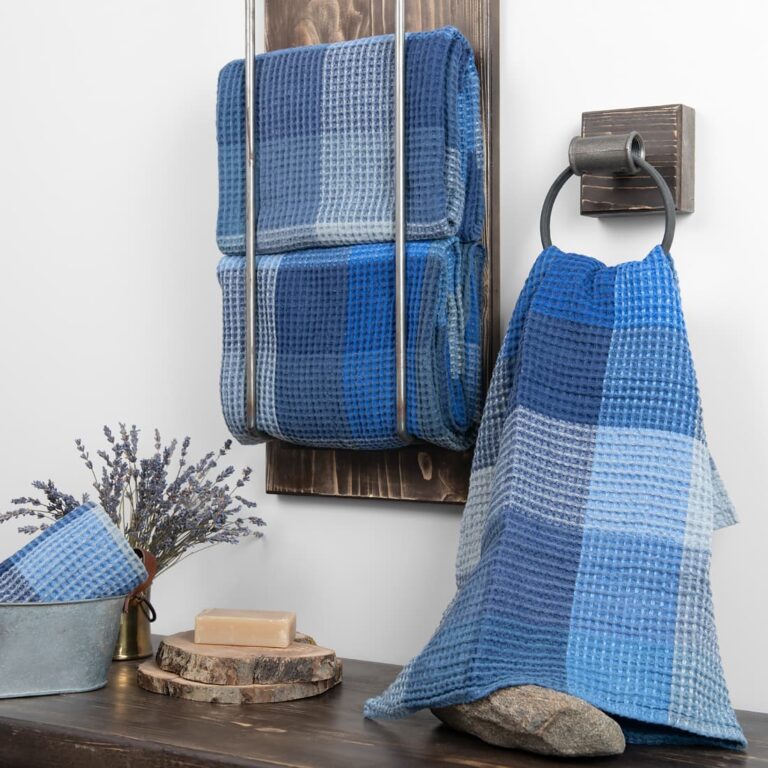 linen bath towel checked blue.