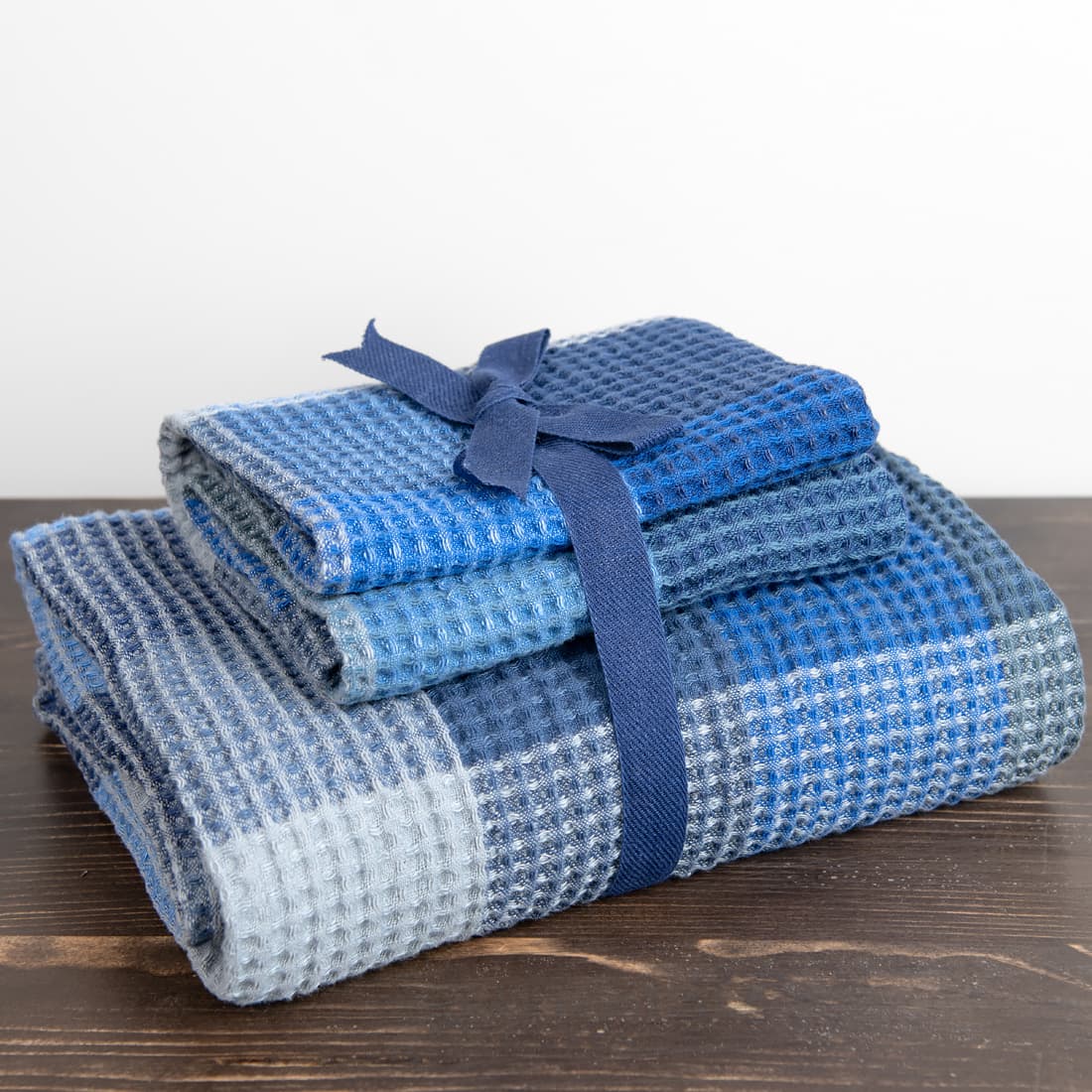 linen bath towel checked blue, in sets.