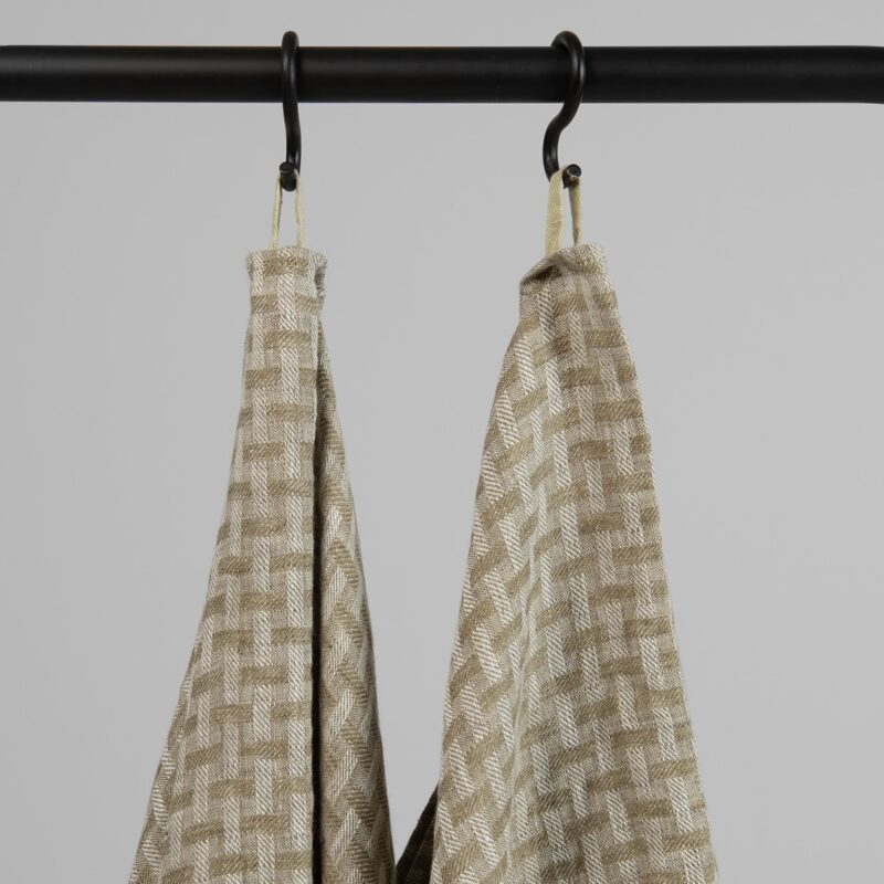 Green linen patterned bath towel, with hanging loops
