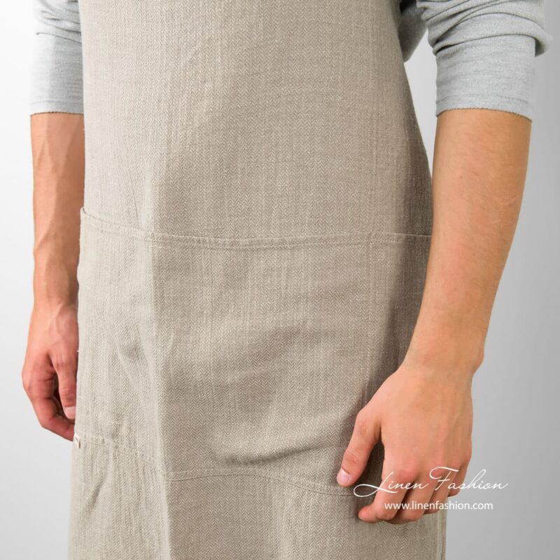 Linen-cotton apron in grey.
