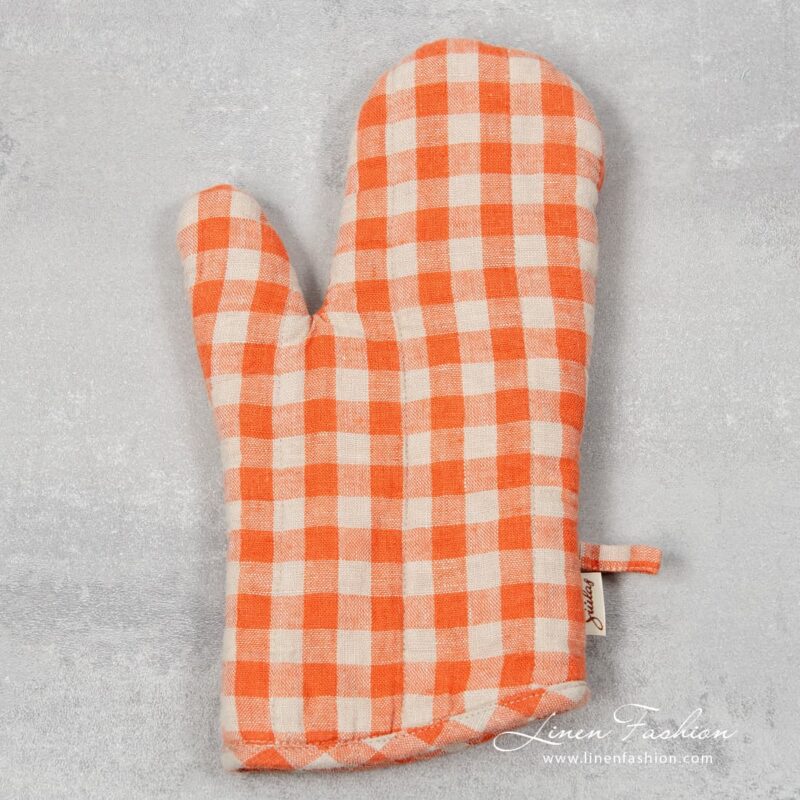 Checkered linen oven glove, gamma.