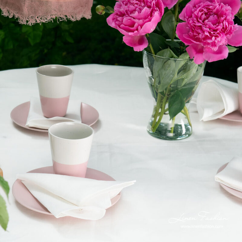 Plain weave round tablecloth, linen cotton