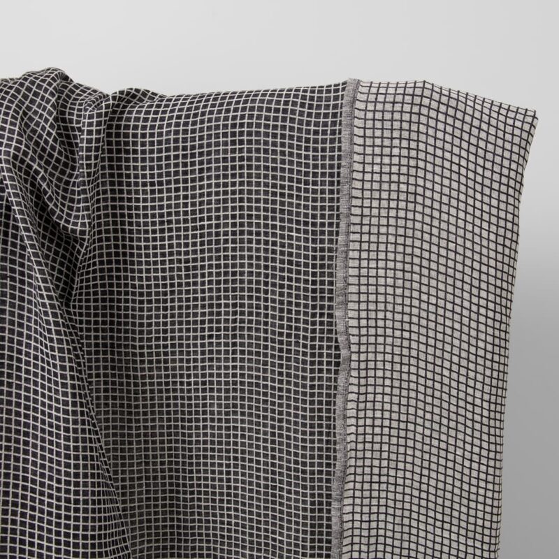 Half-linen fabric in black and white checks washed