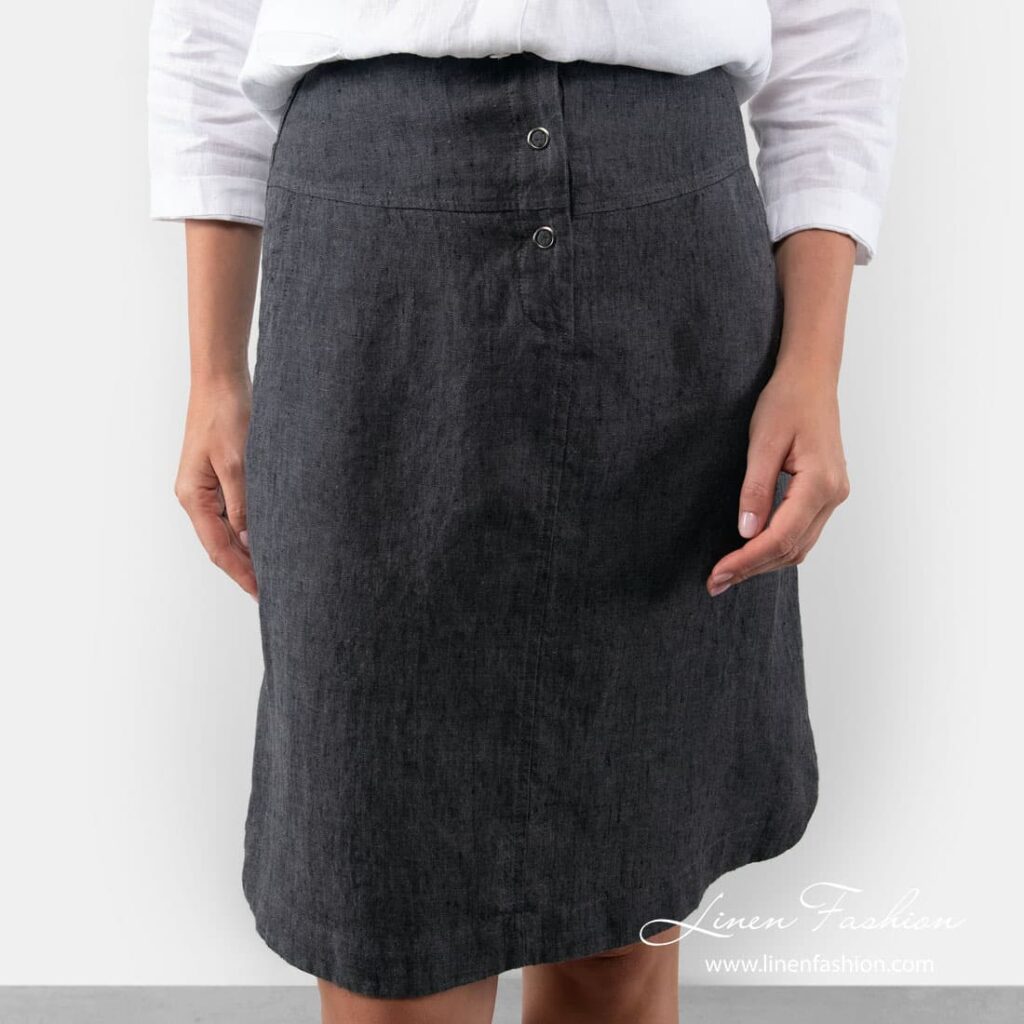 MINIS black skirt.
