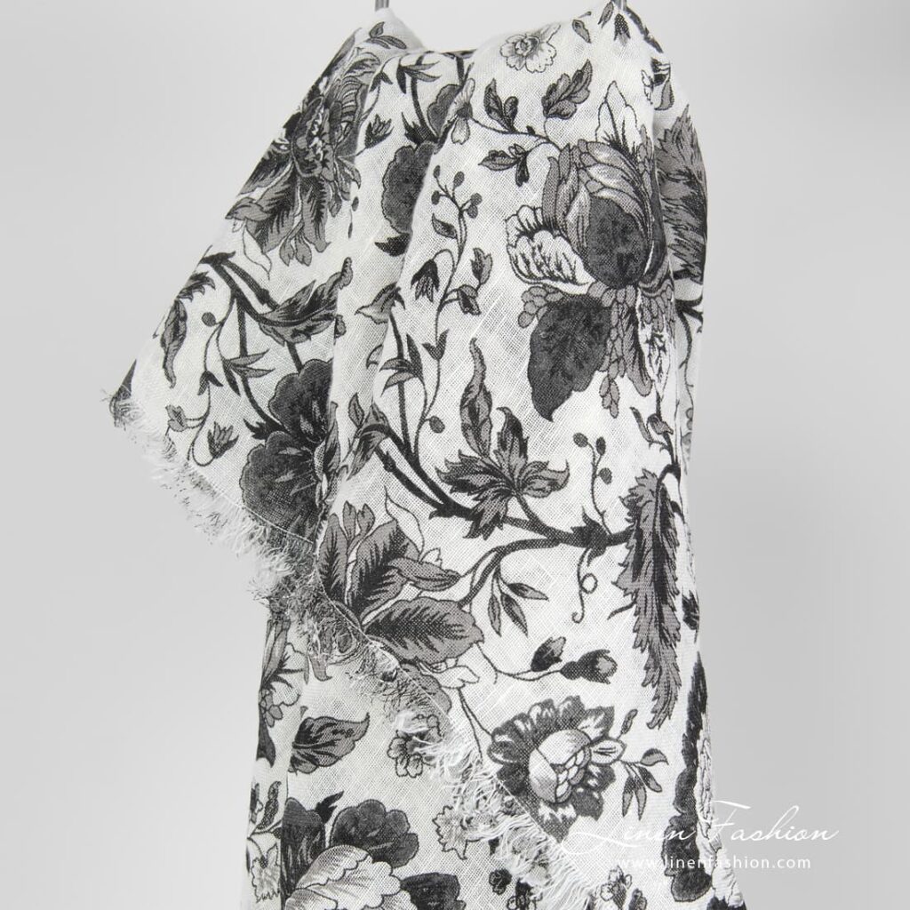 GARDENIA black scarf.