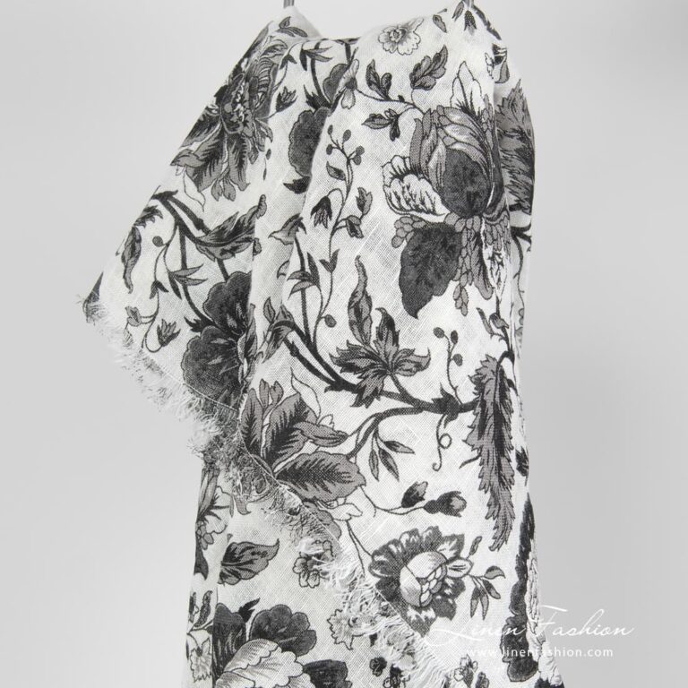 GARDENIA black scarf.