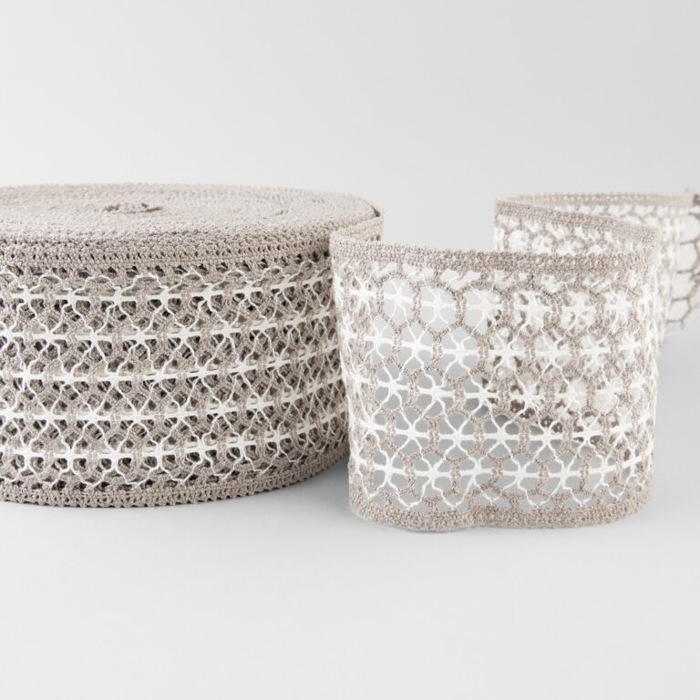 Linen lace white and natural No. 74