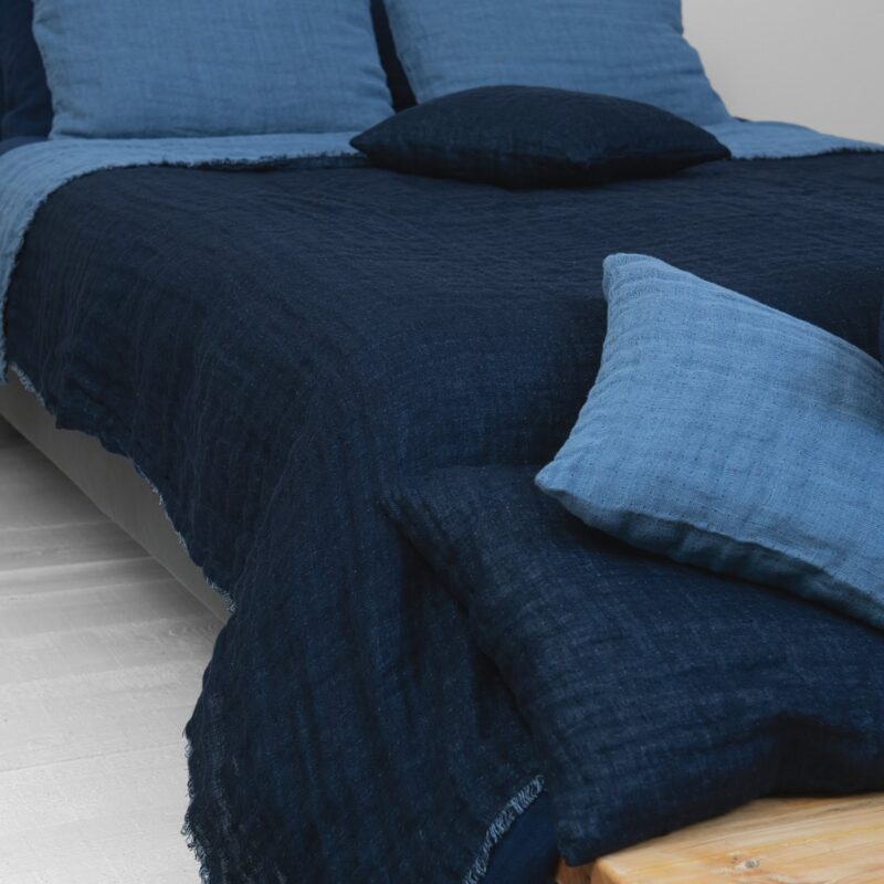 Linen cushion cover black-blue